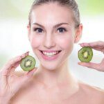 Découvrez comment le kiwi peut transformer votre peau !