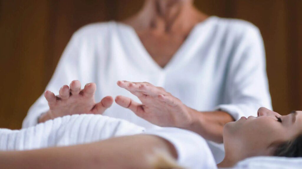 Les différentes écoles de reiki : un guide complet